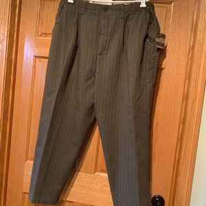 Elastic, tapered dress pants!